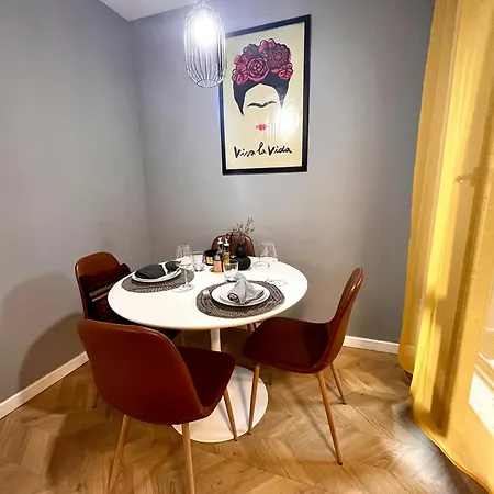 Opera Theatre With A Courtyard Апартаменты Варна