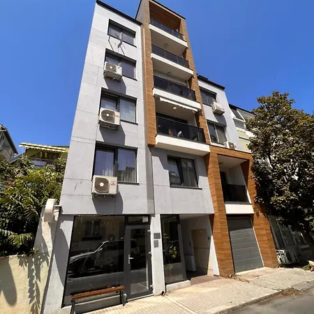 Апартаменты Opera Theatre With A Courtyard