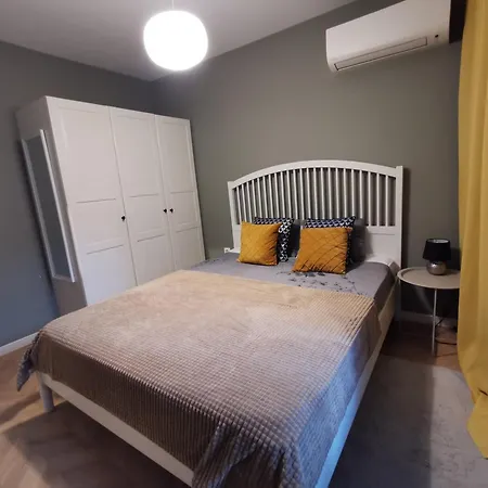 Opera Theatre With A Courtyard Apartament *