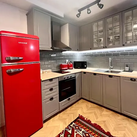 Opera Theatre With A Courtyard Apartament Warna