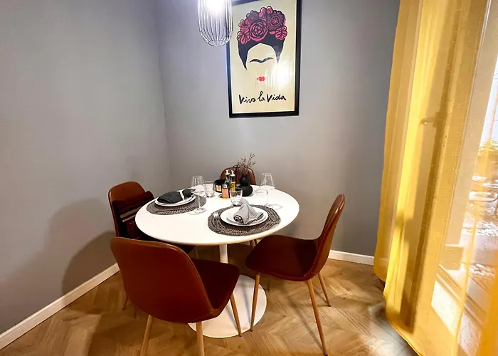 Opera Theatre With A Courtyard Apartament Warna