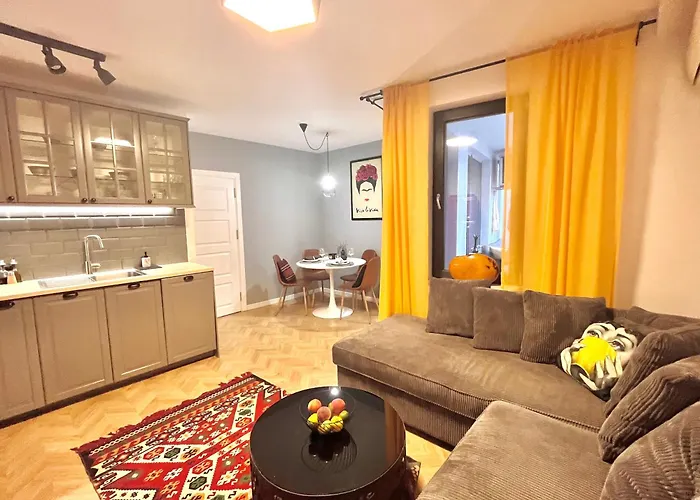 Opera Theatre With A Courtyard Apartament Warna